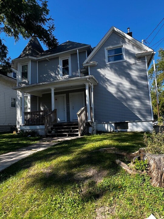 1812 Pershing Ave-Unit -#1 in Davenport, IA - Foto de edificio