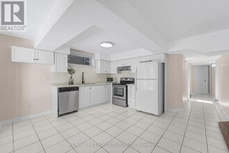 1800 Holbrook Ct in Pickering, ON - Building Photo - Building Photo