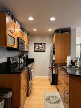 8163 Redlands St in Los Angeles, CA - Foto de edificio - Building Photo