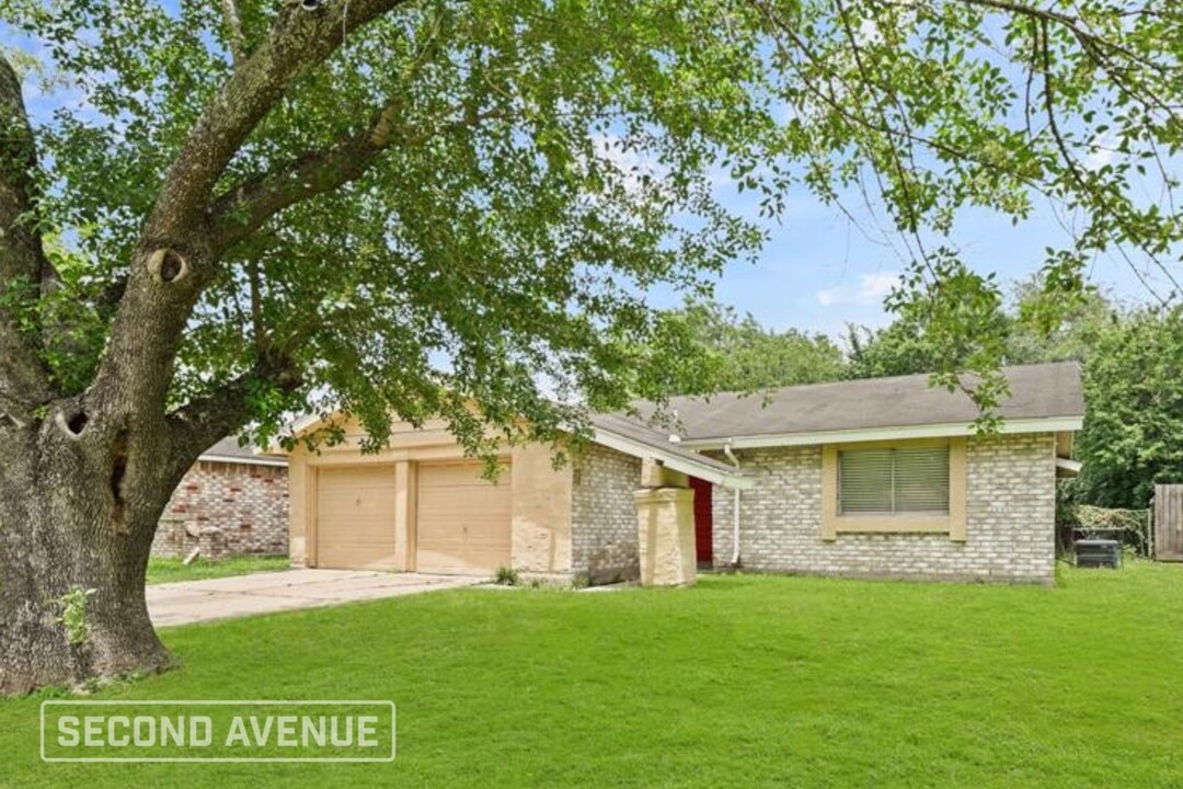 16707 Barcelona Dr in Friendswood, TX - Building Photo
