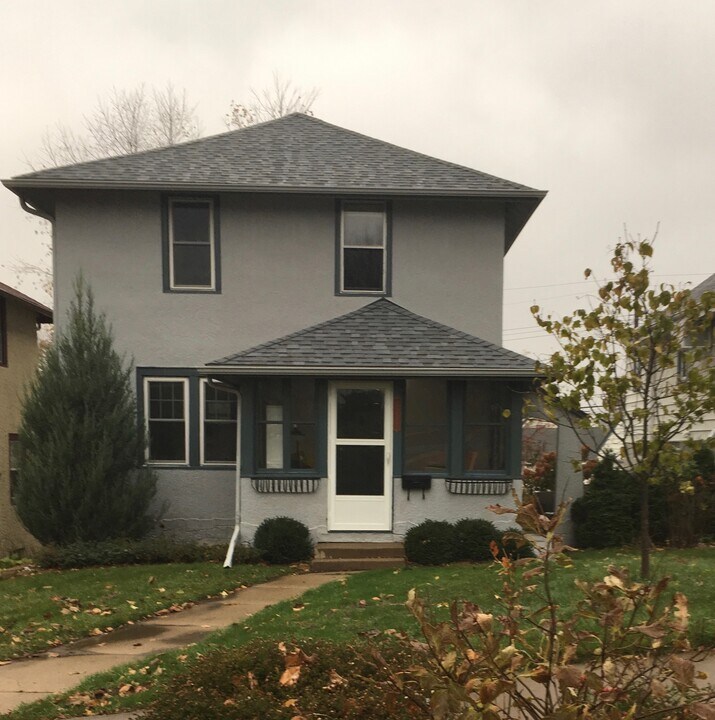 3250 Ulysses St NE in Minneapolis, MN - Building Photo