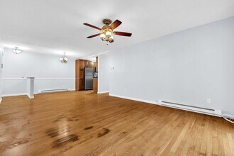 72 Buddington Rd in Groton, CT - Building Photo - Building Photo