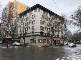 2700 4th Ave, Unit 406 in Seattle, WA - Building Photo