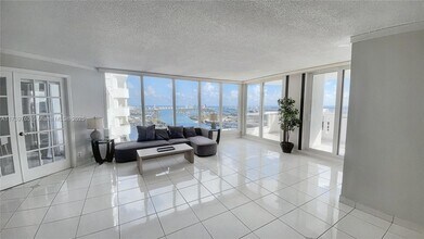 1717 N Bayshore Dr, Unit B-4157 in Miami, FL - Building Photo - Building Photo