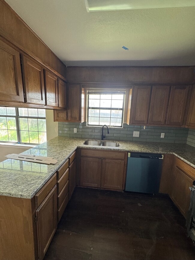 1211 Hyde Park Blvd in Cleburne, TX - Building Photo - Building Photo