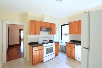 51 Bay State Ave, Unit 2 in Somerville, MA - Building Photo - Building Photo
