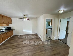592 E 5th Ave in Chico, CA - Foto de edificio - Building Photo