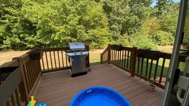 73 Zain Cir in Milford, MA - Building Photo - Building Photo