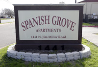 Spanish Grove Apartments in Dallas, TX - Foto de edificio - Building Photo