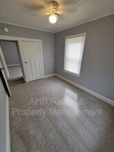 1104 W Webb Ave in Burlington, NC - Building Photo - Building Photo