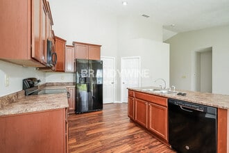 877 Blue Ash Trail in Greenwood, IN - Foto de edificio - Building Photo