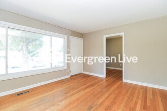 230 W St Anthony Ln in Florissant, MO - Building Photo - Building Photo