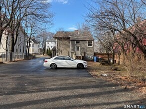 693 Broad St in Meriden, CT - Building Photo - Building Photo
