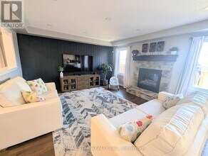 615 Dundonald Dr in Ottawa, ON - Building Photo - Building Photo