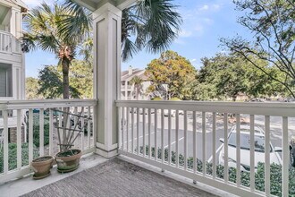 1600 Long Grove Dr in Mount Pleasant, SC - Foto de edificio - Building Photo