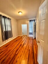 50 Gates Ave, Unit 2 in Jersey City, NJ - Foto de edificio - Building Photo