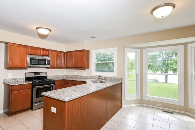 134 Brookwood Ln E in Bolingbrook, IL - Building Photo - Building Photo