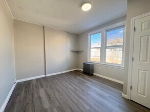 48 W 9th St, Unit 2 in Bayonne, NJ - Building Photo - Building Photo