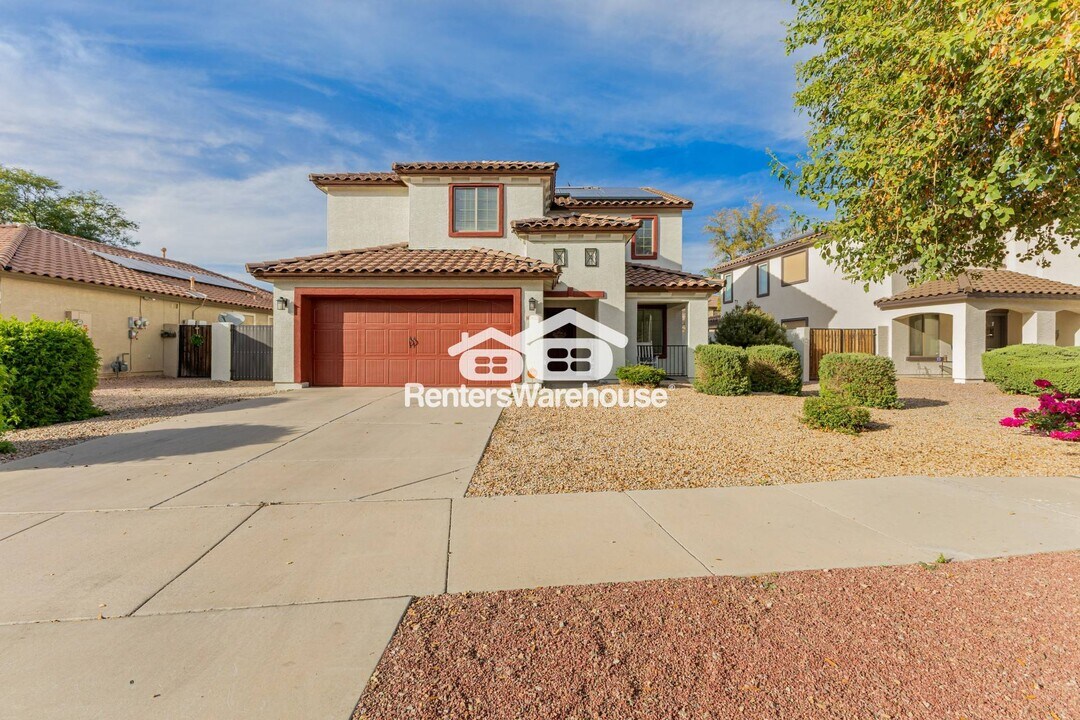 14122 W Rosewood Dr, Unit F-33 in Surprise, AZ - Building Photo