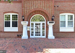 4950 Brenman Park Dr in Alexandria, VA - Building Photo - Building Photo