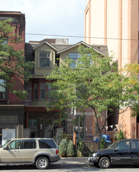 460 College St in Toronto, ON - Building Photo