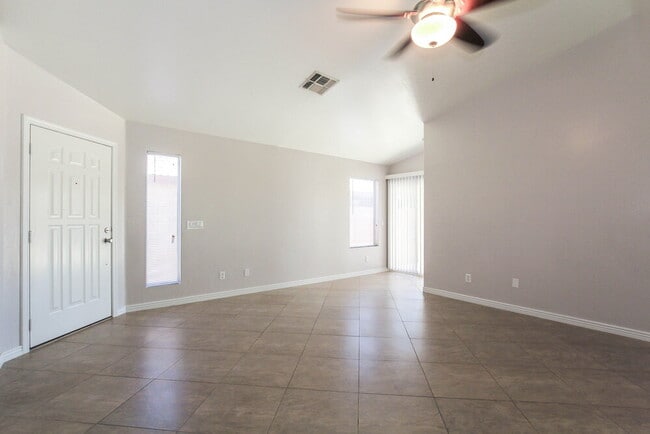 19246 N 31st St in Phoenix, AZ - Foto de edificio - Building Photo