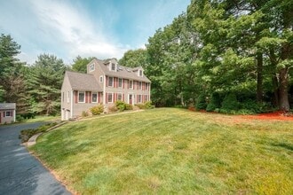 7 Magnolia Dr in Ayer, MA - Building Photo - Building Photo