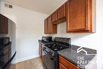 2004 W Jarvis Ave in Chicago, IL - Foto de edificio - Building Photo