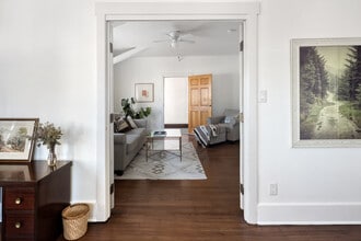 4125 S Figueroa St, Unit 405 in Los Angeles, CA - Building Photo - Building Photo