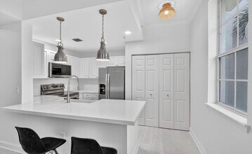 695 Hibiscus St in West Palm Beach, FL - Building Photo - Building Photo