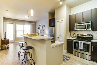 Maple District Lofts in Dallas, TX - Building Photo - Building Photo