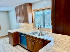 6108 France Ave S, Unit 6110 in Edina, MN - Building Photo