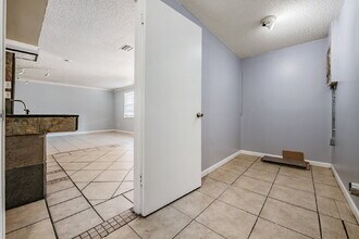 16001 Saddlestring Dr in Tampa, FL - Foto de edificio - Building Photo