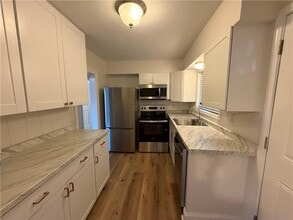 2764 Plantation Dr in East Point, GA - Building Photo - Building Photo