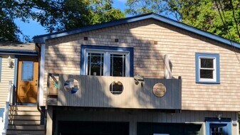 18 Sawdy Pond Ave in Tiverton, RI - Building Photo