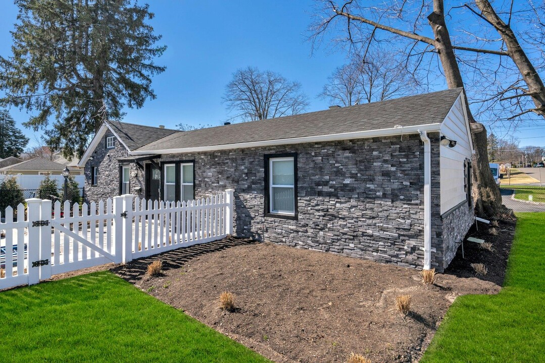 25 Miller St in Glen Cove, NY - Building Photo