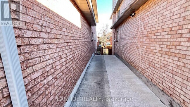 21 Woodstone Ave in Richmond Hill, ON - Building Photo - Building Photo