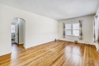 626 N Hough St in Barrington, IL - Building Photo - Building Photo