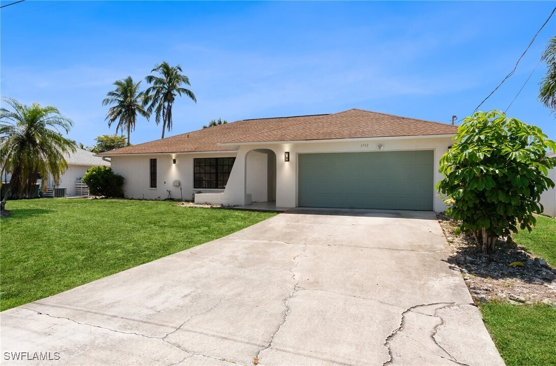 4742 25th Ave SW in Naples, FL - Building Photo