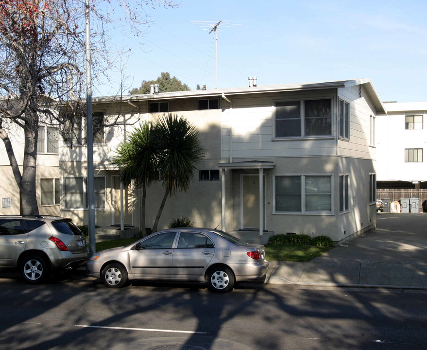 El Camino Apartments in Millbrae, CA - Foto de edificio