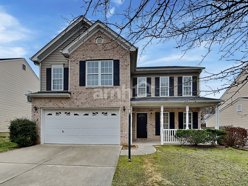 126 Elrosa Rd in Mooresville, NC - Foto de edificio