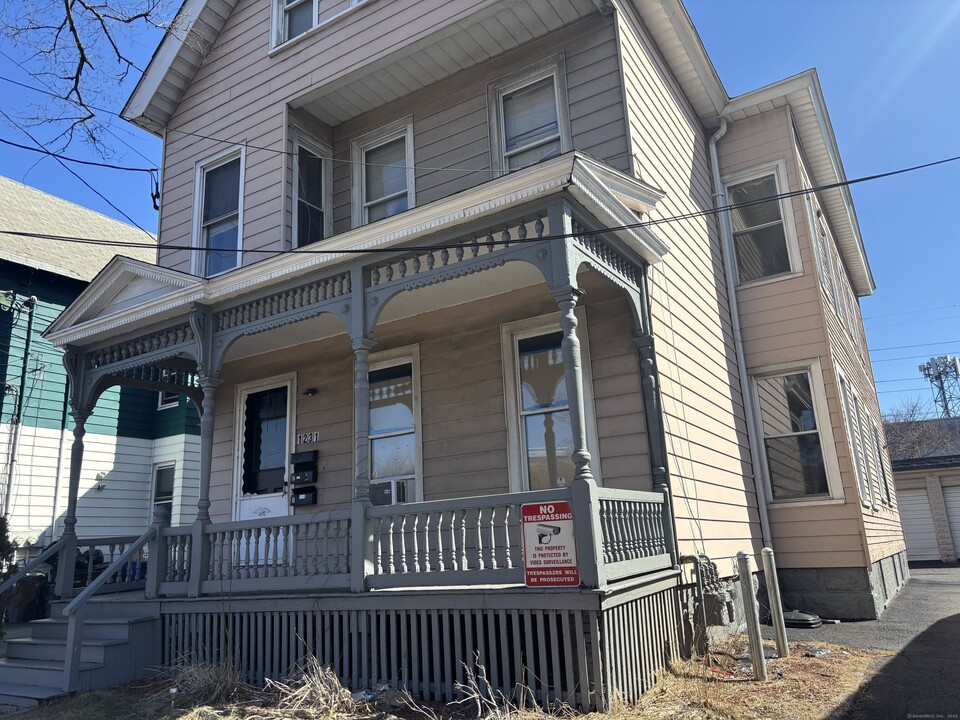 1229 State St in New Haven, CT - Building Photo