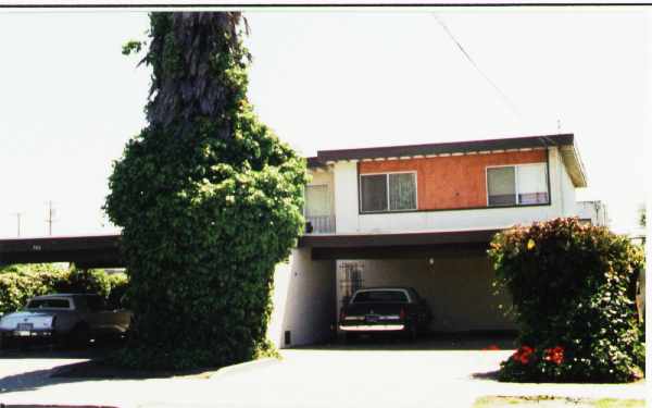 680 Harbour Way in Richmond, CA - Foto de edificio - Building Photo