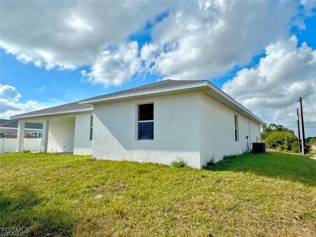 605 Marcella Terrace in La Belle, FL - Building Photo - Building Photo