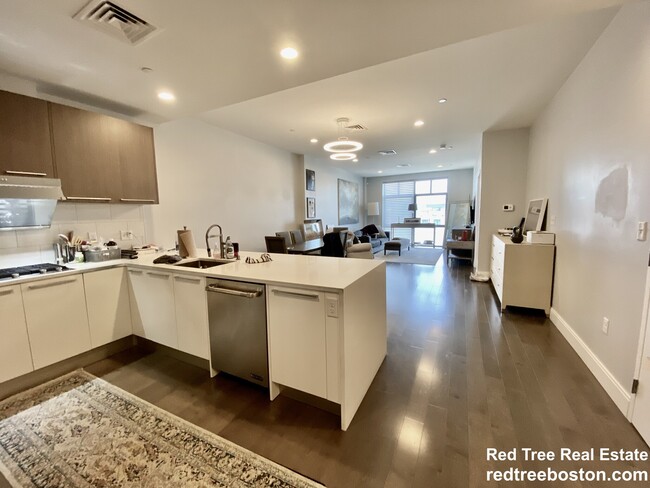 150 Dorchester Ave, Unit 612 in Boston, MA - Building Photo - Building Photo