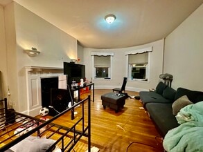 19 Saint Lukes Rd, Unit 1 in Boston, MA - Building Photo - Building Photo