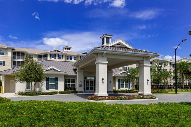Album Monterey Pointe 55+ Active Adult Apartment Homes in Kissimmee, FL - Foto de edificio - Building Photo