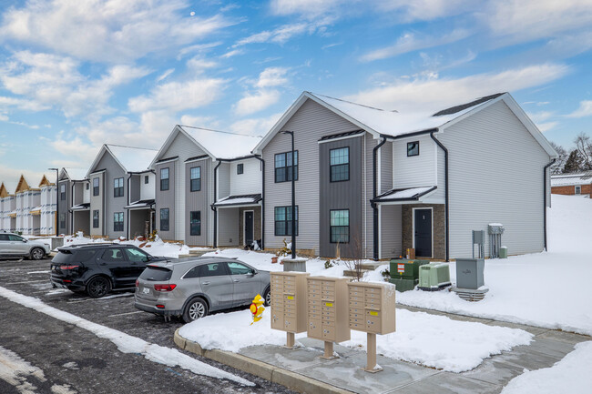 Pointer Court Townhomes in York, PA - Building Photo - Building Photo