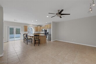 2405 Esteem Ridge Dr in Henderson, NV - Building Photo - Building Photo