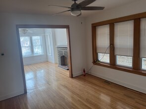 2944 N Luna Ave, Unit 1st Floor in Chicago, IL - Foto de edificio - Building Photo